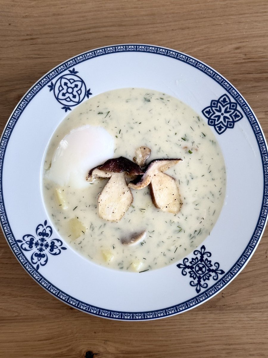 IvaSimunkova's tweet photo. Ráno v lese a k obědu kulajda a vejce sous-vide, mňam 🧑🏻‍🍳 https://t.co/WAFGrlWTYH