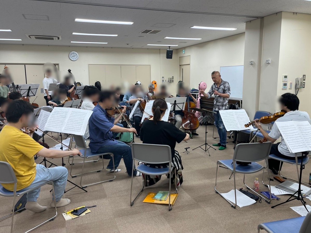 8ojiphil_info's tweet photo. 昨日は弦と管に分かれ、本番まで最後の分奏でした！弦は久世先生、管は手塚先生にご指導いただき、ブラームスと画家マティスの細部の合わせを入念に行いました🤔
まだまだ不安箇所はありますが😅来週以降のラストスパートに弾みがつきました！
手塚先生何だかお祈りしている様です笑 https://t.co/qg9d28QByf