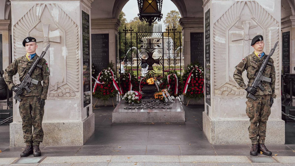 16Dywizja's tweet photo. Obchody Święta 16 Dywizji Zmechanizowanej rozpoczete❗🫵 W wyjątkowym miejscu, przed Grobem Nieznanego Żołnierza w Warszawie - tak rozpoczelismy świętowanie 107. rocznicy utworzenia #16DZ❗👌

Cześć i chwała Bohaterom ❗ https://t.co/x2UM71udmT