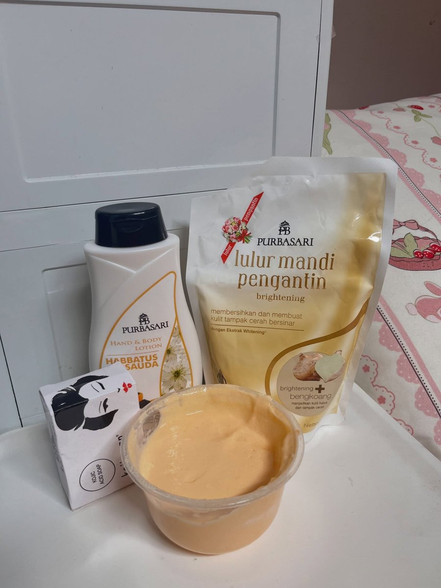 F_Helio6's tweet photo. INI RACIKAN BODYCARE KENAPA BARU KETEMU SEKARANG 😭

Gue akhirnya nyobain racikan bodycare yang seliweran di timeline. Ternyata sesimpel itu bikinnya 😭💗 https://t.co/EKofPpsyKC