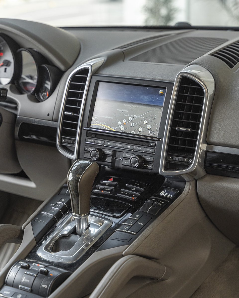 MitzieFluchia's tweet photo. 2011 Porsche Cayenne S: 4. 8 naturally aspirated V8, 400 hp, 500 Nm, 8-speed Tiptronic S and AWD. Cart armor with functional armored sunroof, AGP B33 glass, 67, 552 km. R$144, 700. https://t.co/jYqVqhYiXf
