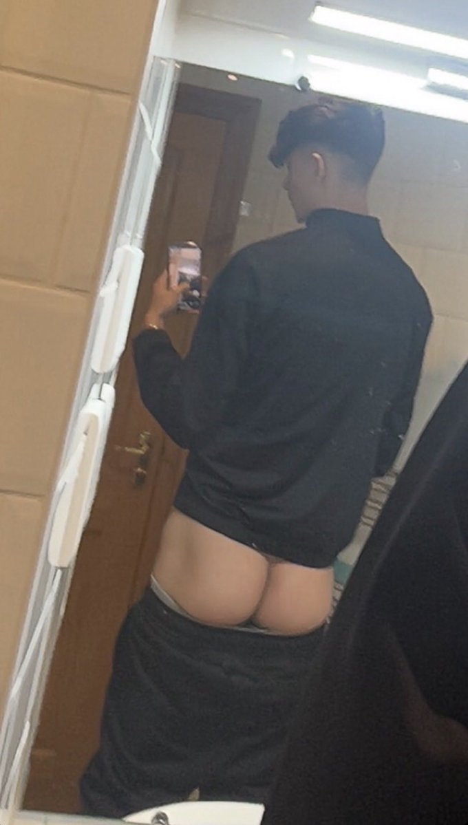 Elijahkk3r's tweet photo. Dick or ass… Let me know in the DMs for a suprise😈🍆🍑 x #dick #ass #gay #gayteen #single #horny #sexylad #hunglad #hungteen https://t.co/REfGMSd3a1