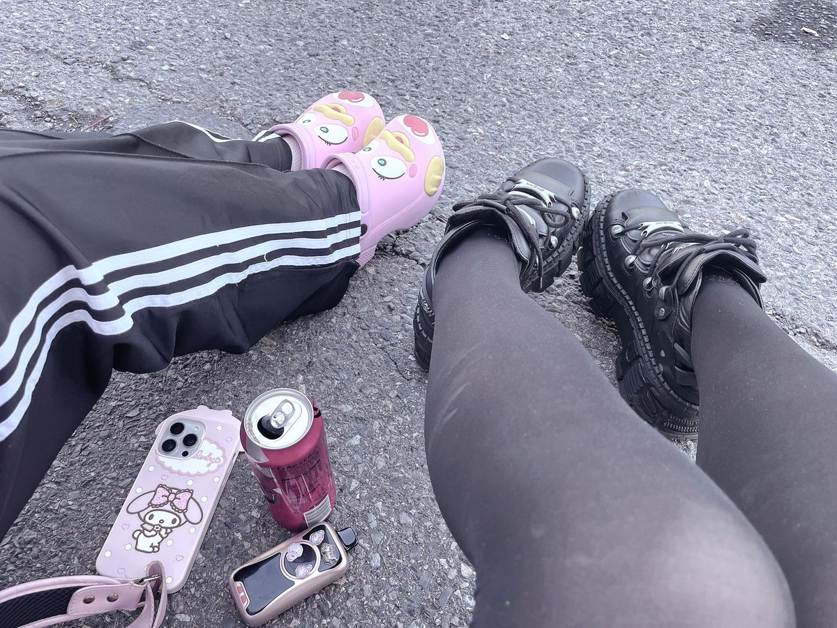 rx_chii's tweet photo. #jiraitwt lazy jirai hangout so peak https://t.co/9B1UuuJhOM