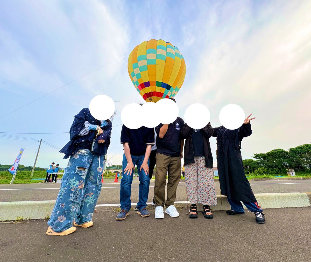 toramadmis's tweet photo. 朝5時起きはくっそしんどかったけど、
気球の中に入れた&amp;乗れたのは本当いい経験だった🌈 https://t.co/mzl0bUduvn