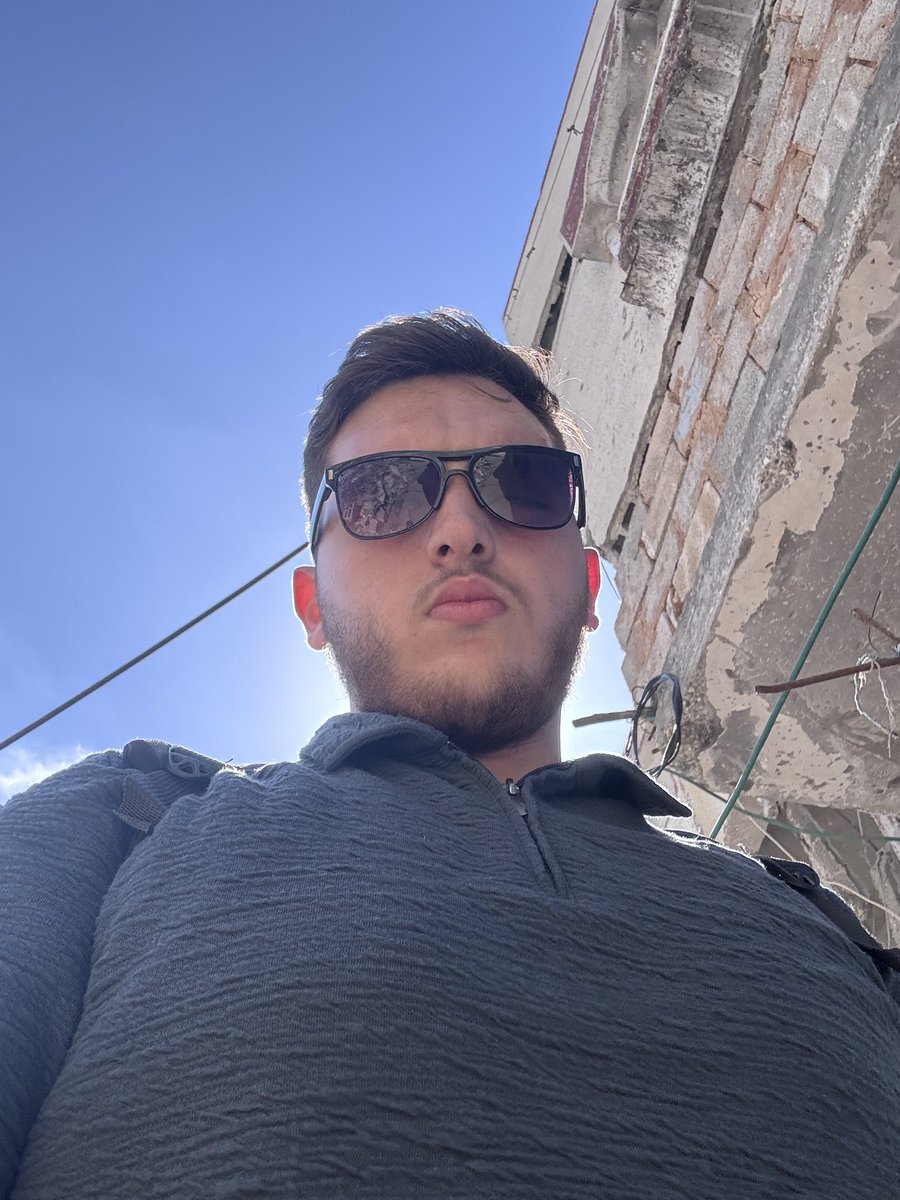 azizkh___'s tweet photo. I'm alive. Is anyone interested? https://t.co/yhXcARV31A
