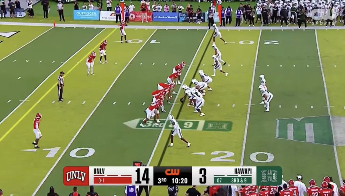 MichaelLasquero's tweet photo. This play decided the game.

Versus a 7-man front that they saw last year against UNLV, #HawaiiFB NEEDED to have an answer against this. Play unfortunately results in a sack and a missed 41-yard field goal. https://t.co/RqosL0NsKv