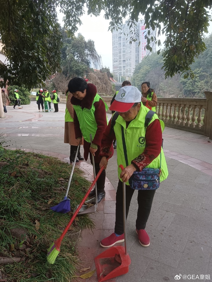 pipke258977's tweet photo. Join our neighborhood clean-up this Saturday 9AM at Central Park! Gloves u0026 snacks provided—let’s tidy up together, make our community shine! https://t.co/s6FaWf1Q2D