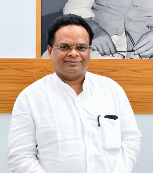 madhuannachavan's tweet photo. Heartiest congratulations to Dr. Sirivella Prasad ji ( @sirivellaprasad ) on being appointed as the AICC In-charge of Maharashtra.

We warmly welcome him to Maharashtra and look forward to his leadership in further strengthening the Congress organisation and its resolve to serve the people of the state.

Best wishes for his new responsibility! 🇮🇳✋

#MumbaiCongress #MaharashtraCongress #IndianNationalCongress #Congress #SirivellaPrasad  @INCIndia  @INCMaharashtra  @INCMumbai  @INCSandesh