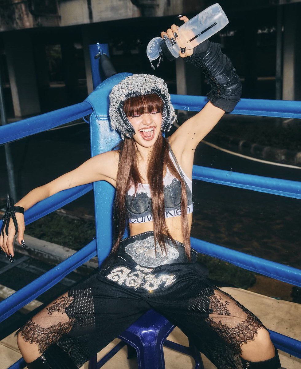 idatelalisa's tweet photo. LISA rises to #25 (+24) on the Global Digital Artist Ranking.

She remains the highest-ranking K-pop soloist and the #2 overall. https://t.co/RPx0GJOPYa
