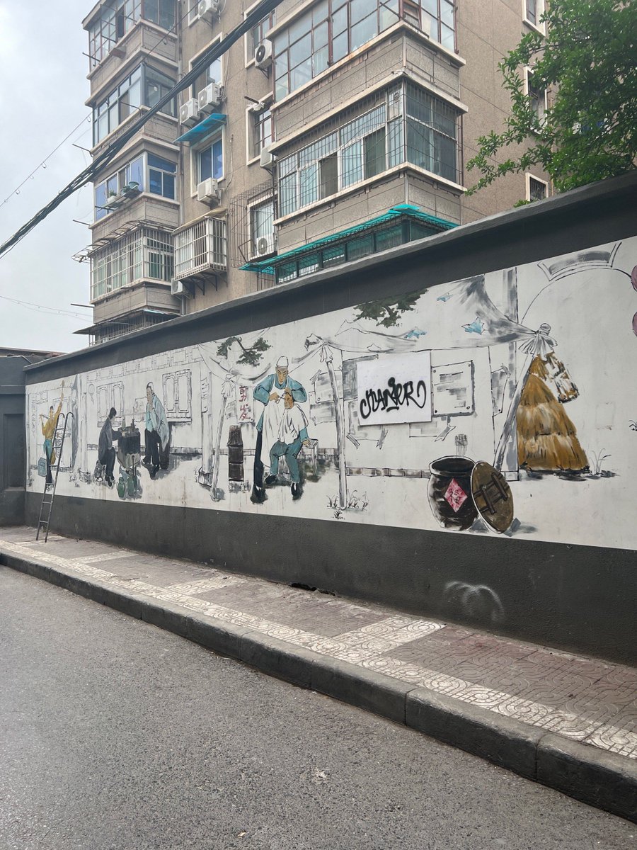 poppc966369's tweet photo. Today’s art stop: a street art mural that turns concrete walls into a sun-dappled forest—gotta stop to snap this vibe!， https://t.co/OlyRc0jhrj