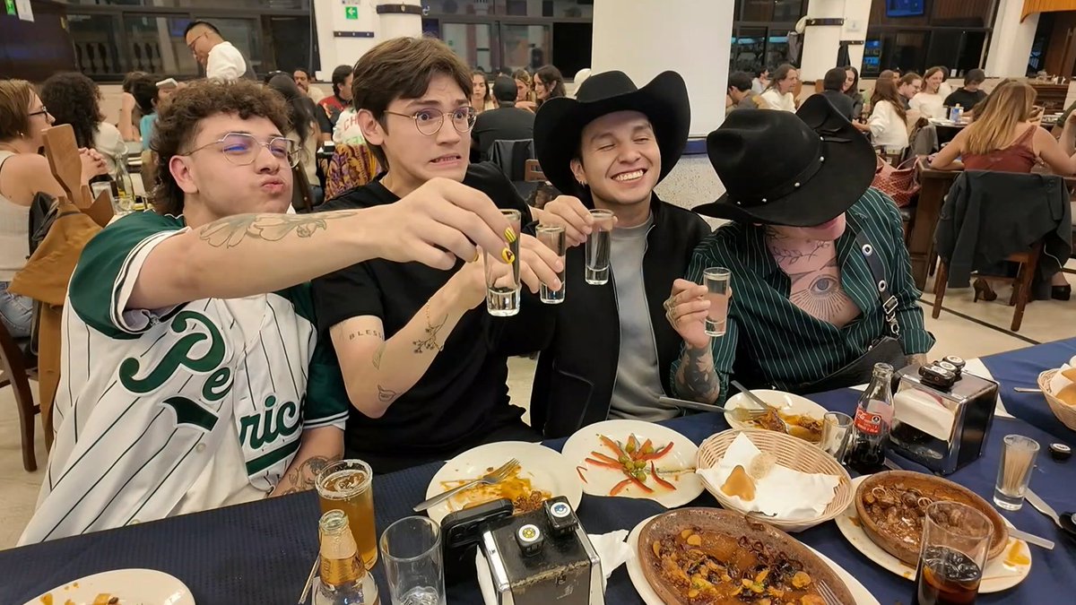 Genismon's tweet photo. que increíble stream la verdad, gracias Roberto por rifartela y a todos los que estuvieron detrás de camaras, increíble, me encantó, que se repita xd https://t.co/KlQXAPuHf1