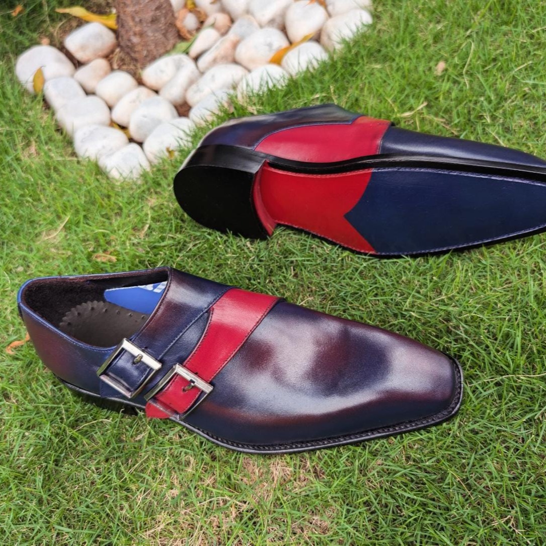 SharieGrabe9dn's tweet photo. Handmade navy and burgundy double monk strap shoes in premium genuine leather with a rich hand-patina. Featuring a square toe, leather lining, and durable sole—ideal for weddings, business meetings, formal events, and office wear. Custom sizing https://t.co/YDQnOPUWSy