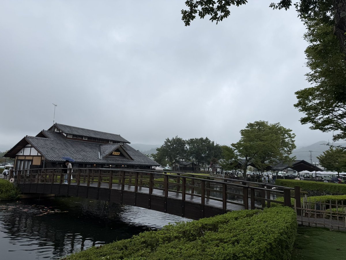 888City's tweet photo. 誕生日旅行最終日…
めちゃくちゃ大雨です☔️

そして新潟でお土産買うの忘れて
気づいたら群馬にいました😂

運転は旦那にバトンタッチして
安全運転で帰ってもらいます🫡

888のみんなへ
新潟のお土産はないです😇
ごめんなさいいい https://t.co/9D5FDvx9j8