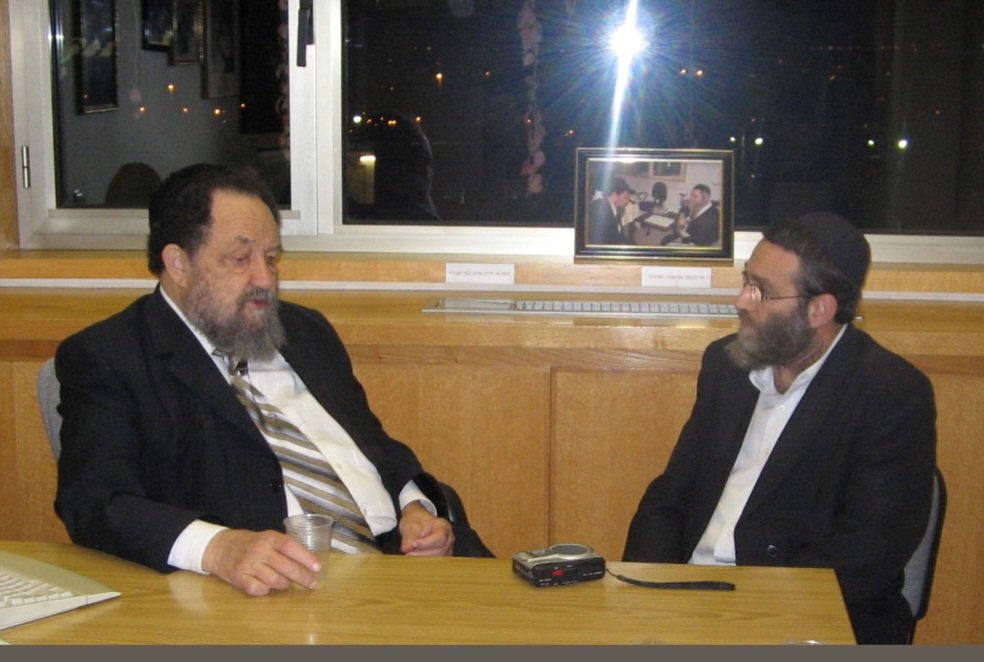 Piniafik's tweet photo. באתי לכתוב שלראשונה יש לנו יו"ר חדש בדגל התורה שעשה שירות צבאי 

ואז נזכרתי ביו"ר המיתולוגי אברהם רביץ ז"ל שעשה שירות מלא ואף היה לחם במחתרת הלחי https://t.co/LAcQK3CYF7