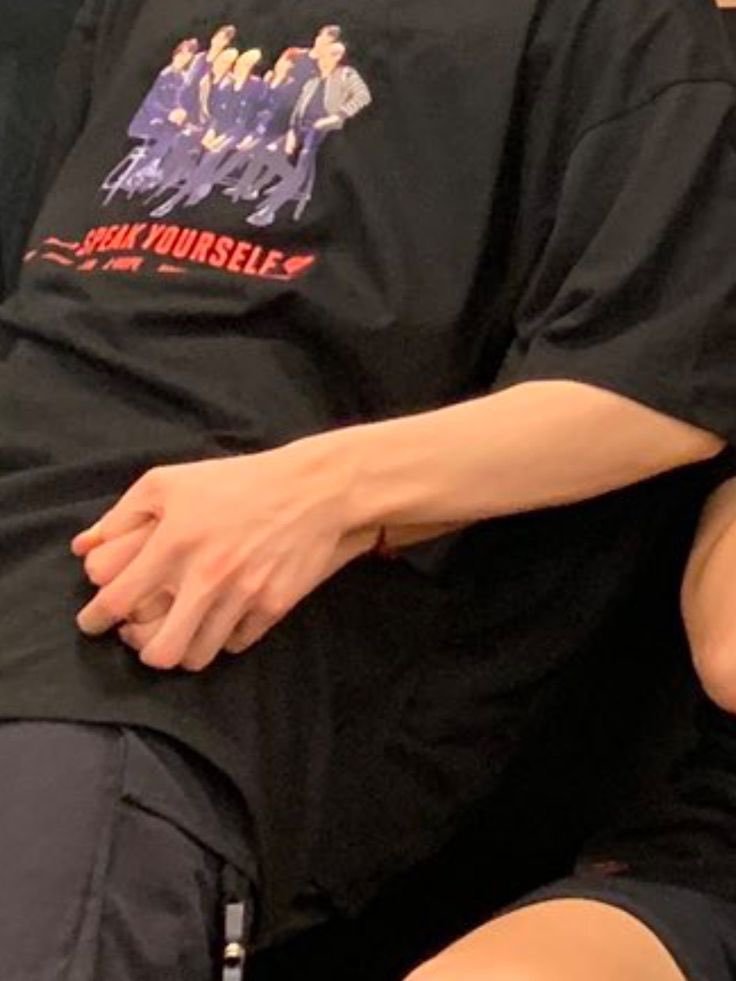 taeggook's tweet photo. These entangled hands are the most sexiest thing on Earth idc idc https://t.co/6cACKw89Cy