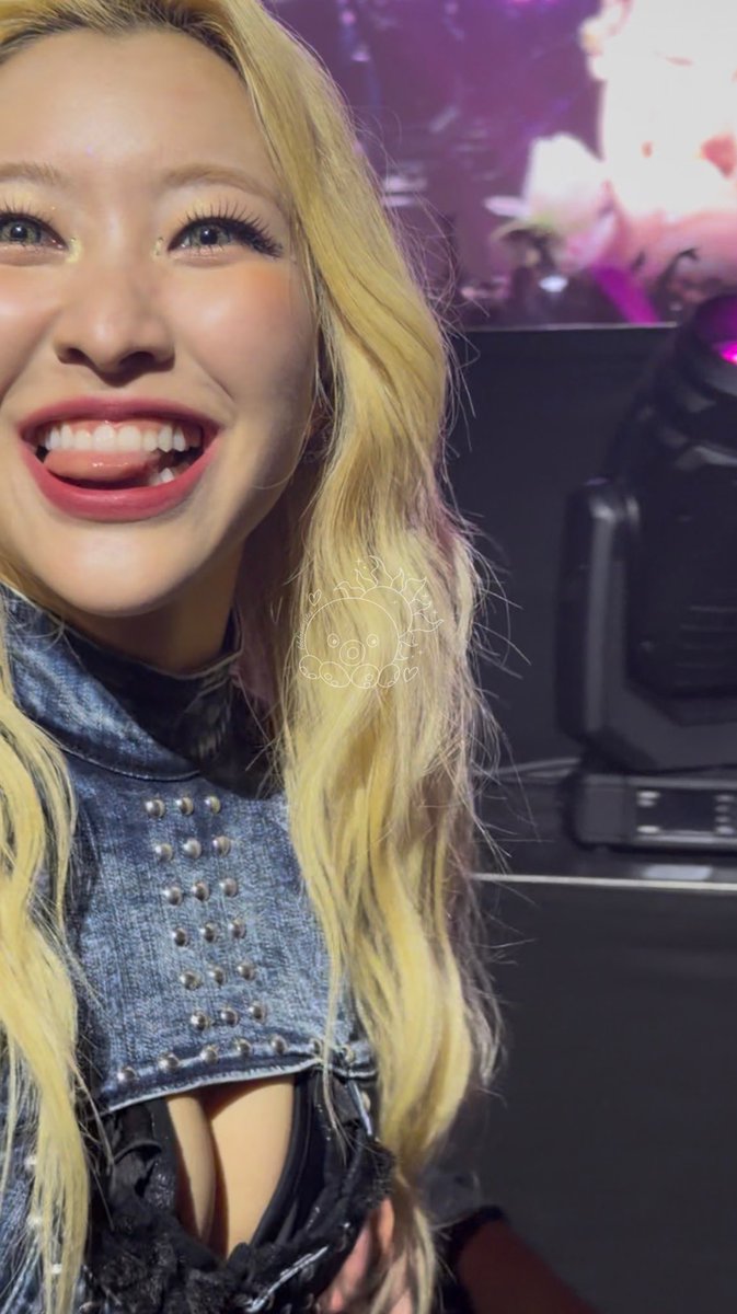 fdelosangeles_'s tweet photo. Smiley and happy puppy in paris ❤️ https://t.co/yqHXIyaBaw