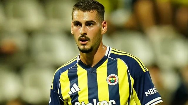 fenerlimete09's tweet photo. Dün Semedo'yu gördünüz degilmi, 
Bitik pil gibiydi,
Taş gibi çocuklar yedekte bekliyor,
5 dakika bile oynatmaya korkuyor. https://t.co/N1IGbkNdAg
