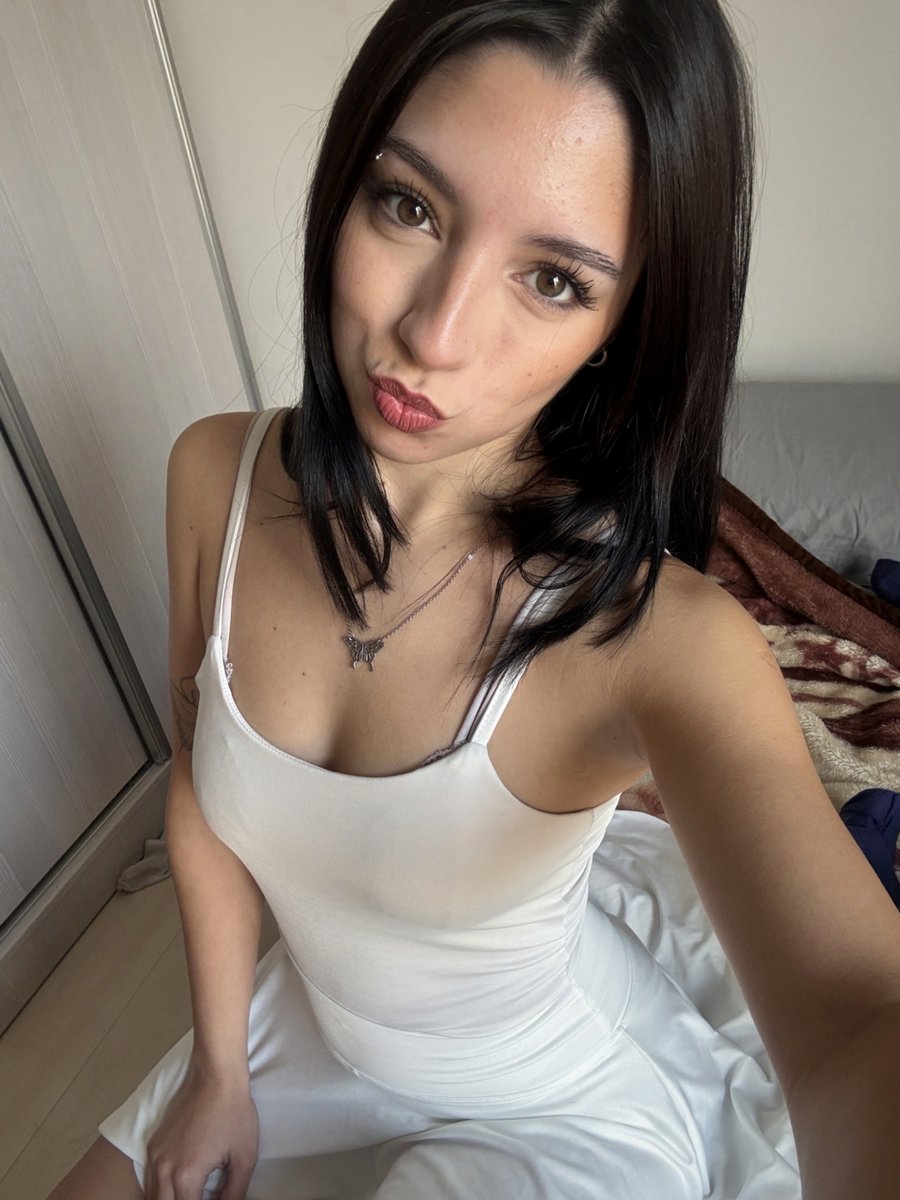 bellemoonn69's tweet photo. would a little spin make it all better? 💫 https://t.co/shQ4GUF2wT