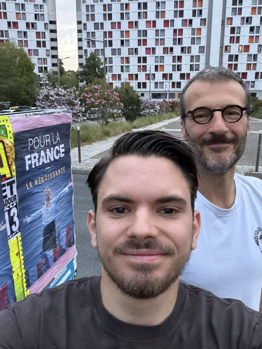 JarraudT's tweet photo. Dès l’aube, mobilisés des Hauts-de-Sainte-Croix au Petit Bayonne !
La renaissance de la France s’affiche partout.
Rejoignez-nous ⬇️
https://t.co/qMh79geKrr https://t.co/dbqpxvfVpU