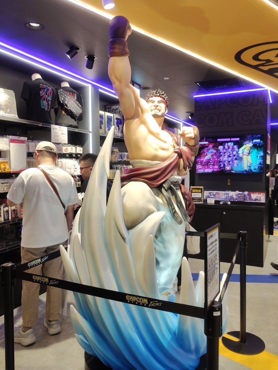 acaciacafe77's tweet photo. 午後は台湾101付近を散策！さらっとキャラクターショップを廻ってみたよ♪

#台湾旅行 https://t.co/B1JUurtZ8C