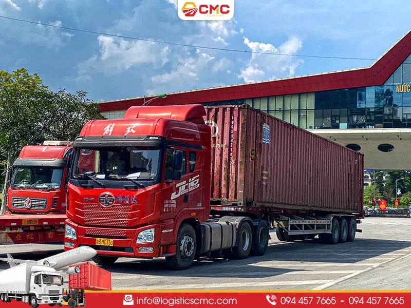 AnhTang8964's tweet photo. Việt Nam xuất khẩu sang Mỹ ngày càng nhiều, nhưng cũng nhập từ Trung Quốc ngày càng nhiều.

8 tháng đầu năm, Việt Nam nhập khoảng 161,9 tỷ USD hàng hóa từ Trung Quốc.

Theo mình, đây mới là điều thú vị: Việt Nam đang phát triển rất nhanh, nhưng chuỗi cung ứng Trung Quốc lại càng trở nên quan trọng.

Các bạn thấy đây là cơ hội hay rủi ro?
