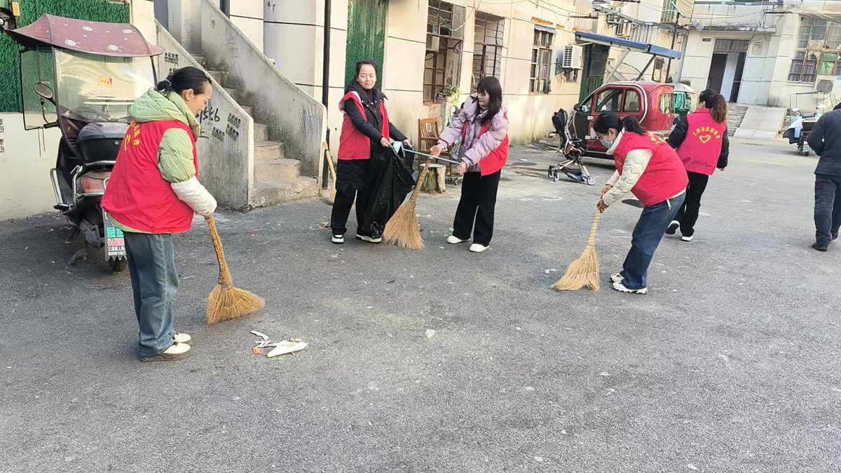 CleberOff's tweet photo. Join our neighborhood clean-up this Sat 9am at Central Park! Gloves u0026 snacks provided—make our community greener together! https://t.co/83ibY7YoYB