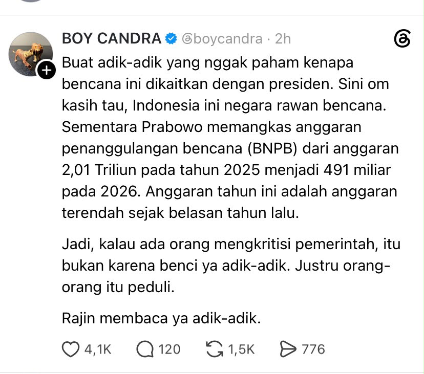 LambeSahamjja's tweet photo. boy candra jelaskan kenapa bencana dikaitkan dengan presiden:
- katanya indonesia ini negara rawan bencana
- tapi prabowo justru memangkas anggaran penanggulangan bencana (bnpb)
- dari rp 2,01 triliun di 2025 
- jadi rp 491 miliar di 2026
- menurut dia itu anggaran terendah sejak belasan tahun lalu
- jadi kalau ada yang mengkritik pemerintah, itu bukan karena benci
- justru karena orang-orang itu peduli