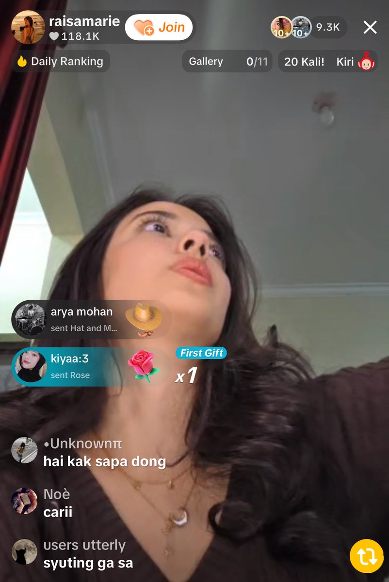nfavghn's tweet photo. gak tenang bat lelaki satu ini anzirr, masih menit awal live udah muncul ngegift aja. emang pen bat di cie ciein😭🫵🏻 https://t.co/4BXpbKK1mX
