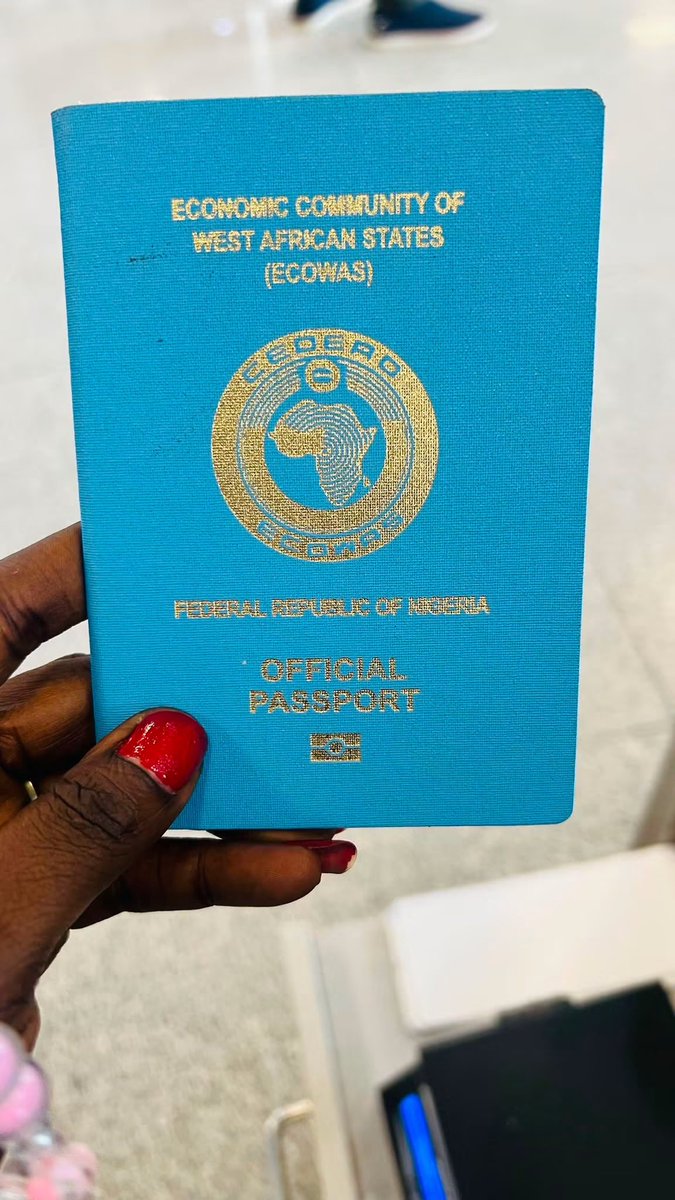 Sarki_sultan's tweet photo. Do you know that there are 4 different types of passport? 

Nigeria has different type of passport, and eligible holders. 

Check thread below 👇🏽 https://t.co/VtWkSXvINQ