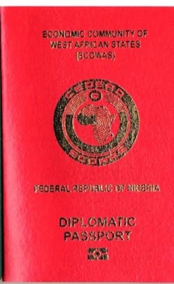 Sarki_sultan's tweet photo. Do you know that there are 4 different types of passport? 

Nigeria has different type of passport, and eligible holders. 

Check thread below 👇🏽 https://t.co/VtWkSXvINQ