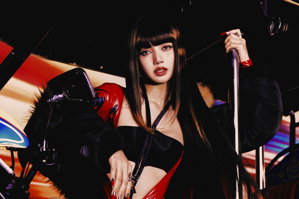 soompi's tweet photo. #BLACKPINK's #Lisa's "SaWaDiKa" Becomes Fastest MV Of 2026 To Hit 100 Million Views
https://t.co/2PHSS1azBX https://t.co/KABmp10IVk