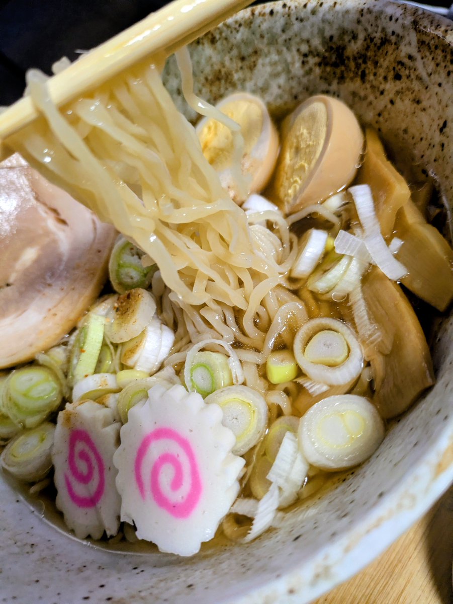 kome_chan7's tweet photo. お土産で買った米沢黒中華で米沢らーめん🍜 https://t.co/bSHQpMgRJF