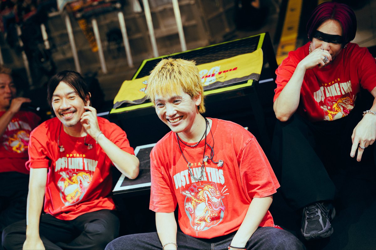 MOMIKENSPYAIR's tweet photo. ただいま日本！！고마워 한국！！

韓国でSPYAIR史上最大規模のライブ
これは俺らが韓国Buddyと歩んできた時間もあるけど、YOSUKEが新たに広げた繋がり

本当にいろいろと感無量
また演ろう！！

#SPYAIR https://t.co/XZvUhlhb2q