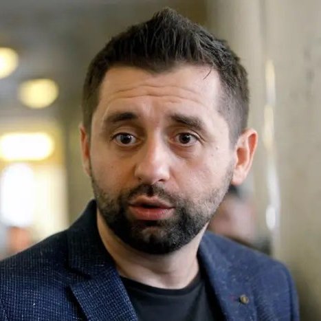 IgorLukianchuk's tweet photo. Арахамія виступив проти звільнення корумпованого генерального прокурора Руслана Кравченка.

Раніше з Абхазії нам возили мандарини. Тепер нам прислали рєшалу Арахамію, носія кримінального російського стилю суспільного життя. https://t.co/P1l2eLcBV3