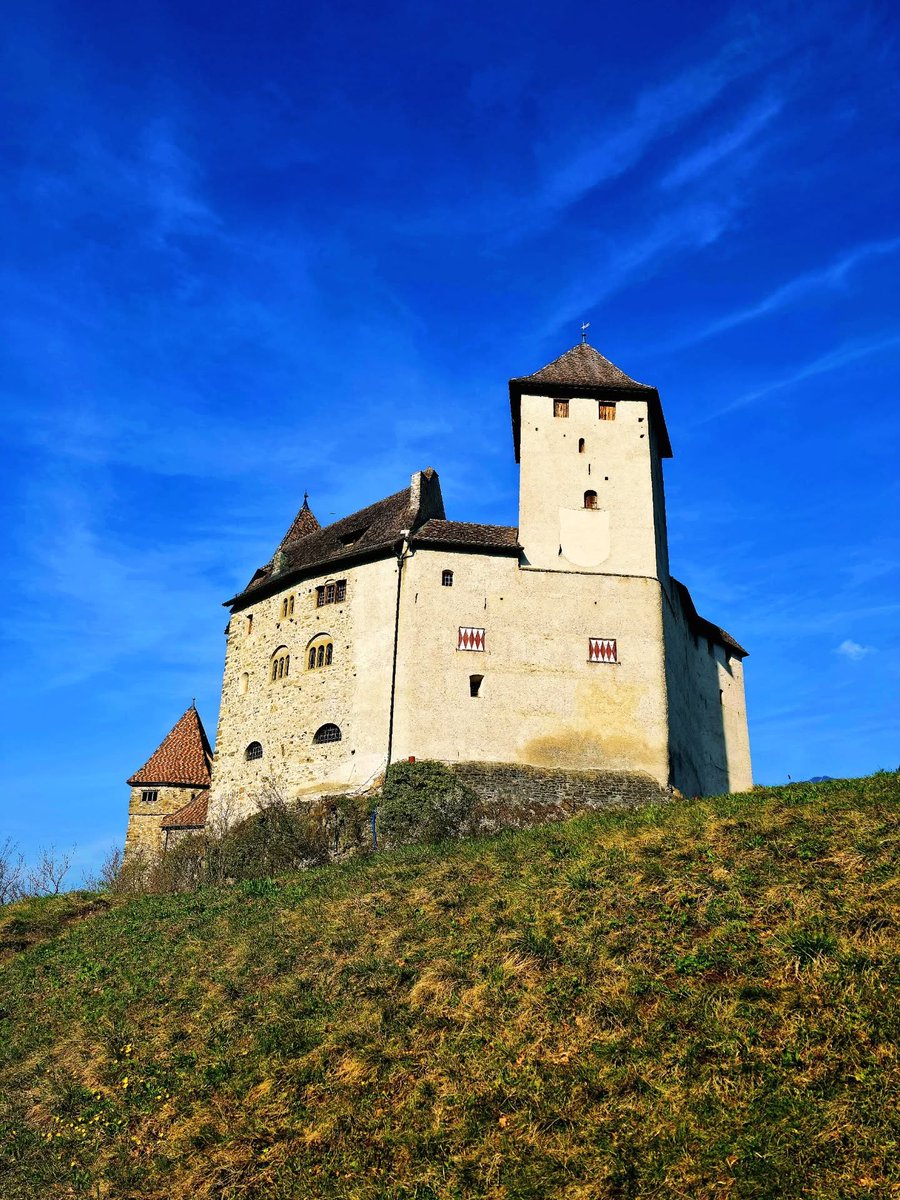 SimonneMaphfg's tweet photo. A road trip through the heart of Liechtenstein! From Bangshof to Malbun via Vaduz, we explored this small Alpine country and were amazed by its beauty. Breathtaking mountain views, charming villages, and a peaceful atmosphere. https://t.co/V6407xqzA4