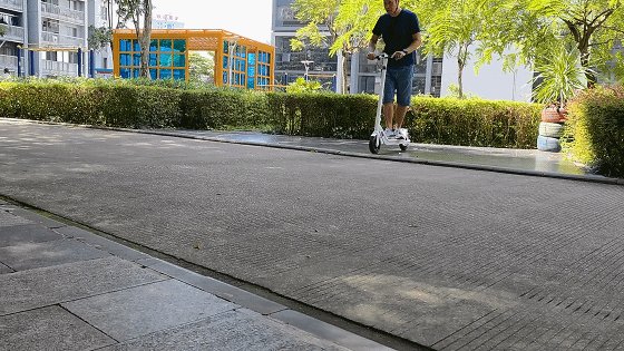 bluec128714's tweet photo. Just tried the new urban e-scooter rental app—no long sign-ups, unlocks in 10 seconds, and the first 15 mins are free! Game-changer for short trips around the downtown area https://t.co/1BheJfe70Q