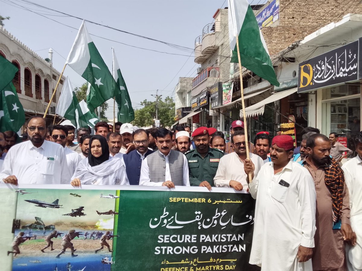 DeputyKot16948's tweet photo. کوٹ ادو: 6 ستمبر یومِ دفاع پاکستان کے حوالے سے ایڈیشنل ڈپٹی کمشنر ریونیو میڈم قدسیہ ناز کی قیادت میں ریلی نکالی گئی۔ ریلی میں اسسٹنٹ کمشنر چوک سرور شہید ملک محمد اقبال لانگ اور ضلعی انتظامیہ، مختلف سرکاری محکموں کے افسران و اہلکاران اور شہریوں نے شرکت کی https://t.co/CzUPMcqEfM