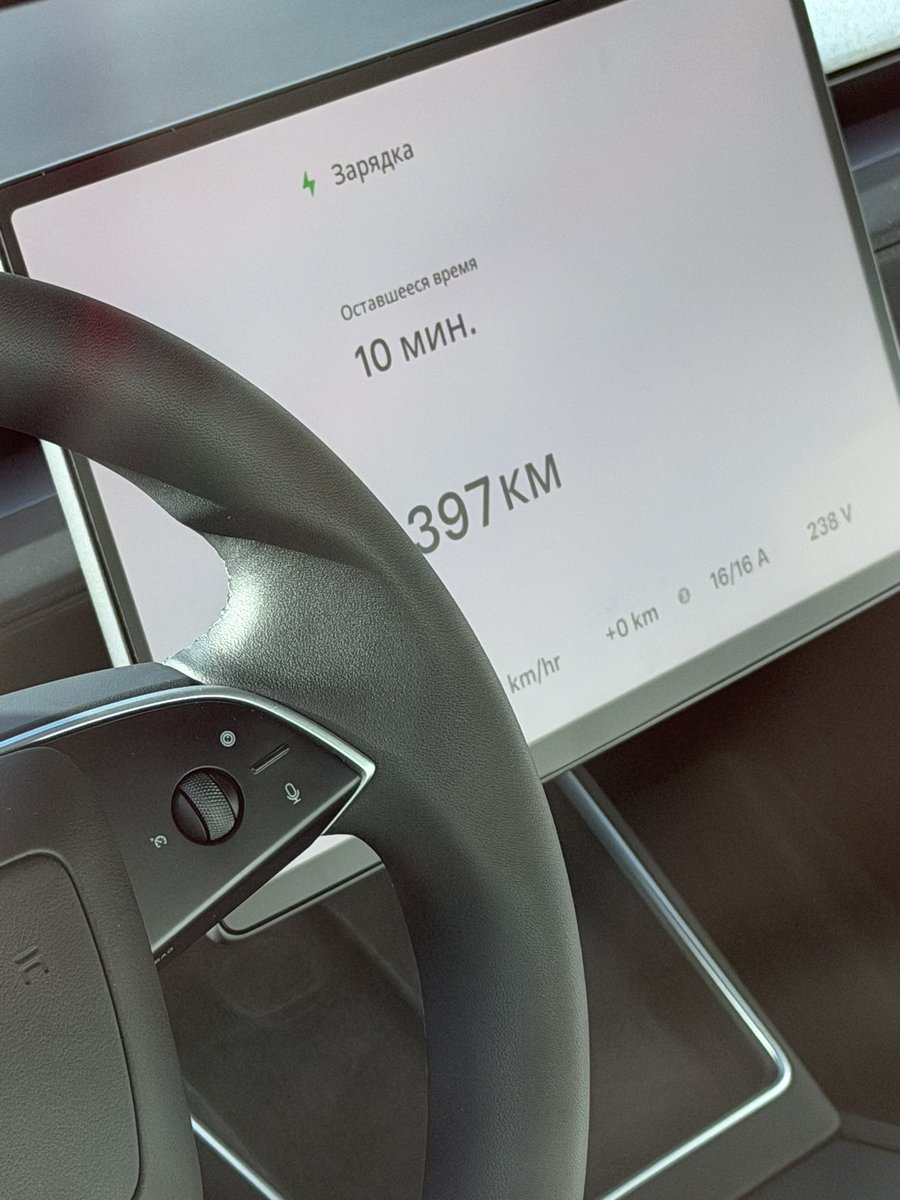 NickSt_23's tweet photo. Car visualisation in my @Tesla Juniper AWD disappeared after 2026.26.6.2 update (old version in the second photo). Is it a bug, or there was a change in interface? https://t.co/gZsuLDKRFc