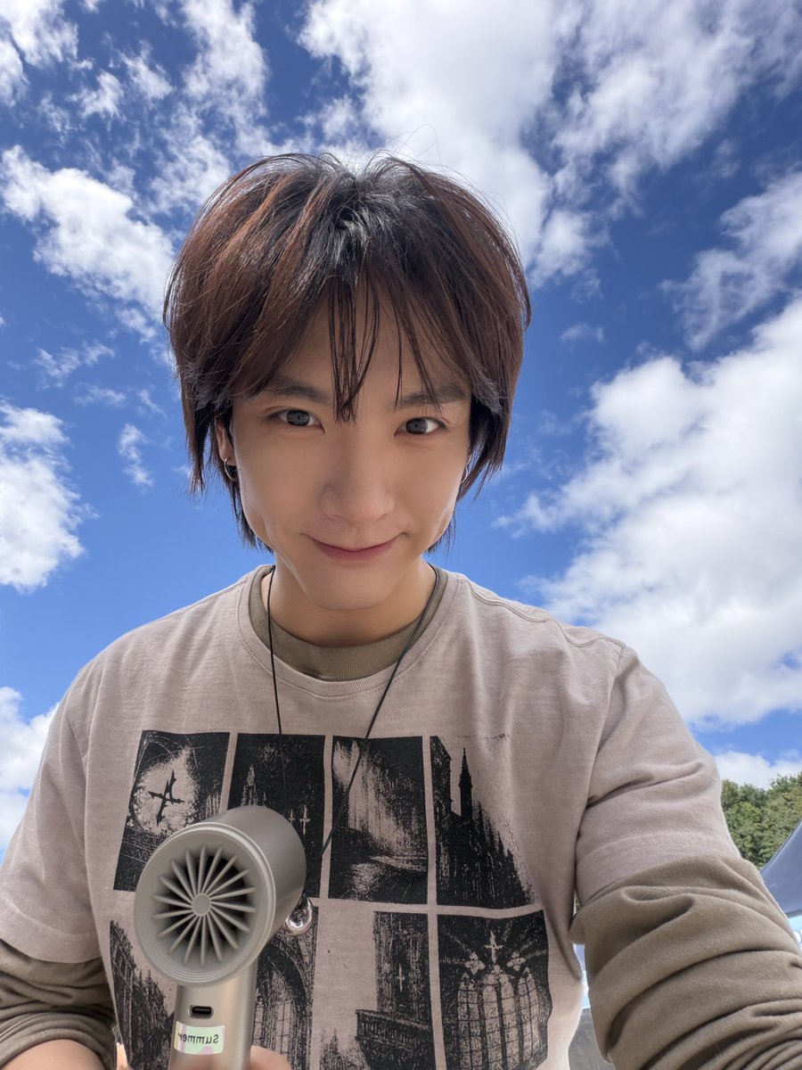 NFlyingofficial's tweet photo. 이게 Real 파란배경 ☁️ 

#NFlying #엔플라잉 #김재현 #KimJaeHyun https://t.co/86CXt4qGap