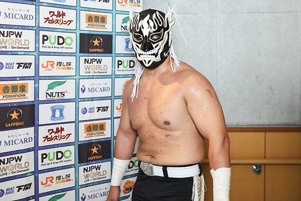 njpw1972's tweet photo. DOUKI「オーイ、オイオイオイオイ！いつまで、いつまで言い訳を重ねて逃げ回るつもりだ、デスペラード」

デスペラード「ガタガタうるせえな。タイトルかけろだとかベルトかけろだとか言うんだったら、正面からかかってこい。普通にやれ。だらしねえ。くだらねえ」

全文
https://t.co/FTBTLLNdm7 https://t.co/BqzUU3Z1YR
