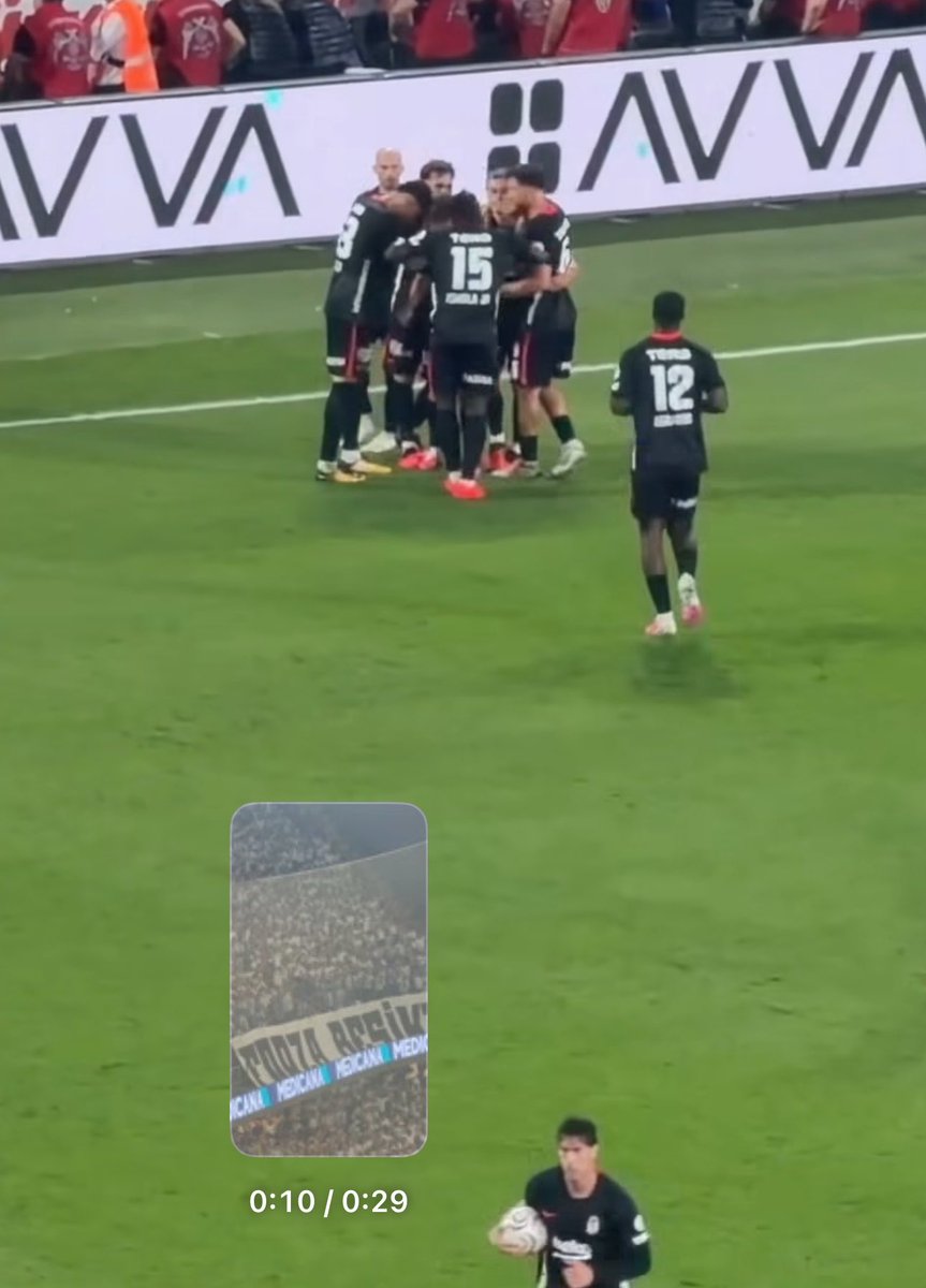 merttsoyluu's tweet photo. Beşiktaş beraberlik golünü Rıdvan Yılmaz’la bulduğunda Vlahovic topu eline alıp santraya götürüyor, Beşiktaş oraya kazanmaya gitti ve kazandı. Winner zihniyet.. https://t.co/uVj635bH2o