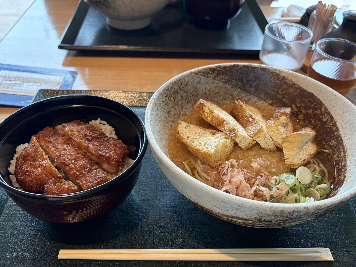 mpando_'s tweet photo. 東尋坊で1番怖かったの蜂です https://t.co/Syx1z5dlKX