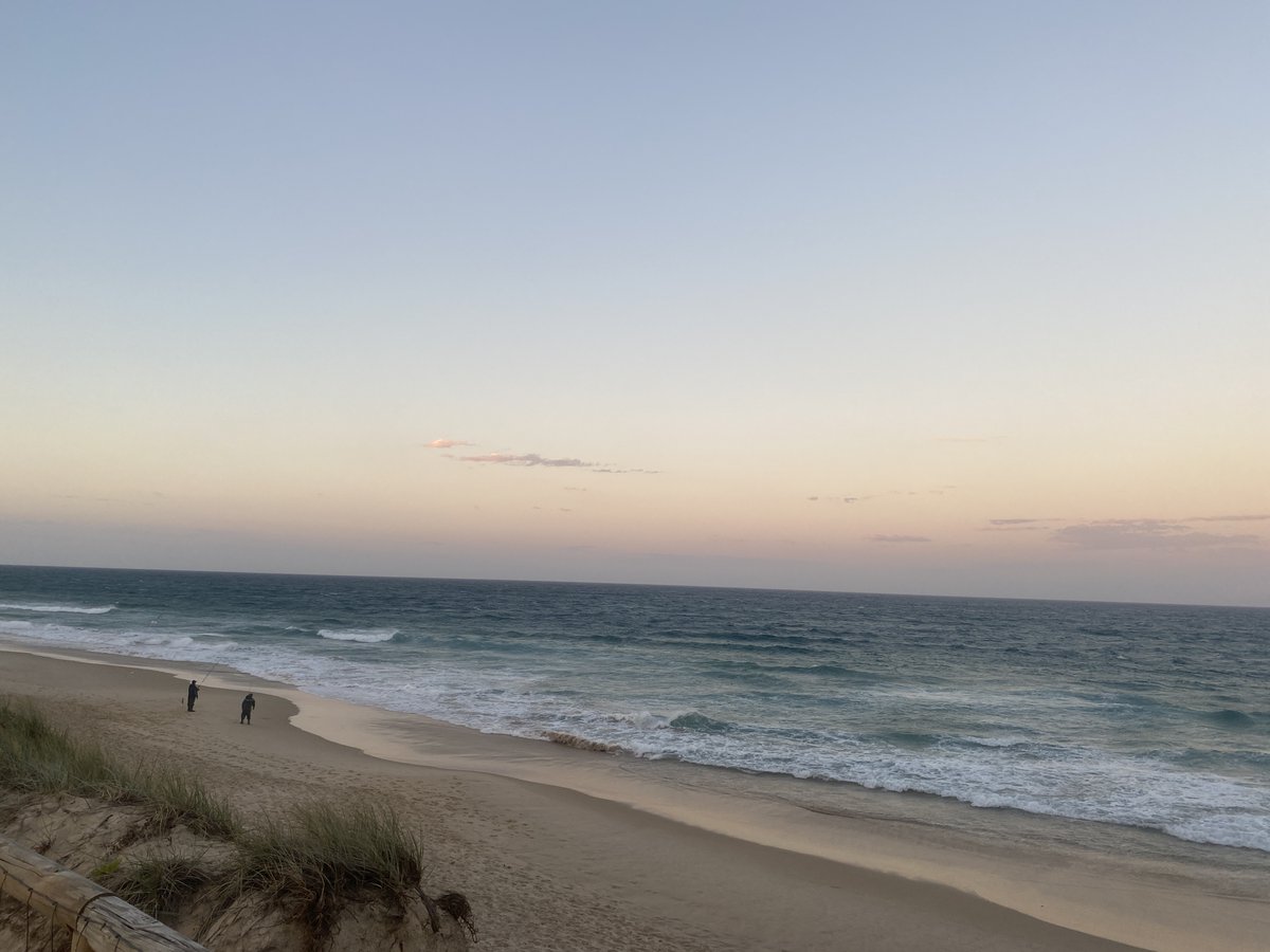 JeaneneHyles's tweet photo. tonight's last light
#goldcoast #beachvibes #fishing #narrowneck https://t.co/SnpVkJf8td