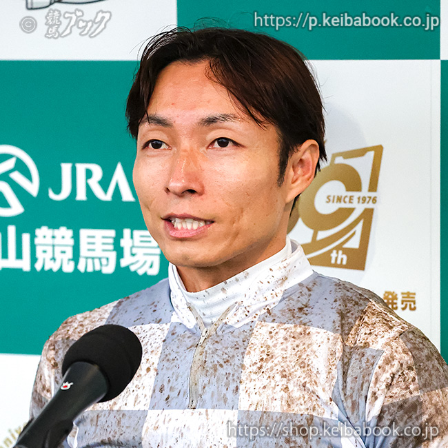 keibabookshop's tweet photo. 🏆第11回 #紫苑ステークス 優勝
🎉#大野拓弥 騎手🎙
🐴#マスターソアラ
「思ったよりポジションが取れて、その中でリラックスして走ることができ、最高の形で運べましたね。返し馬からポテンシャルを感じて、競馬もその通りで強かったと思います」 https://t.co/GtKFn6FaL9