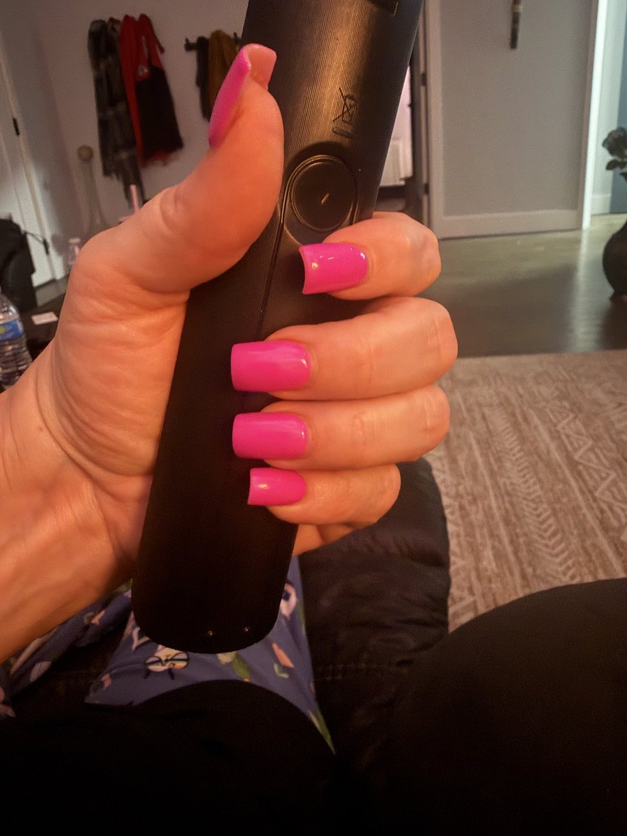 bigtittybetch's tweet photo. @Ryan6rto My nails are $75 but you can pick the color! 🫦😘 https://t.co/sR0rnmjB95