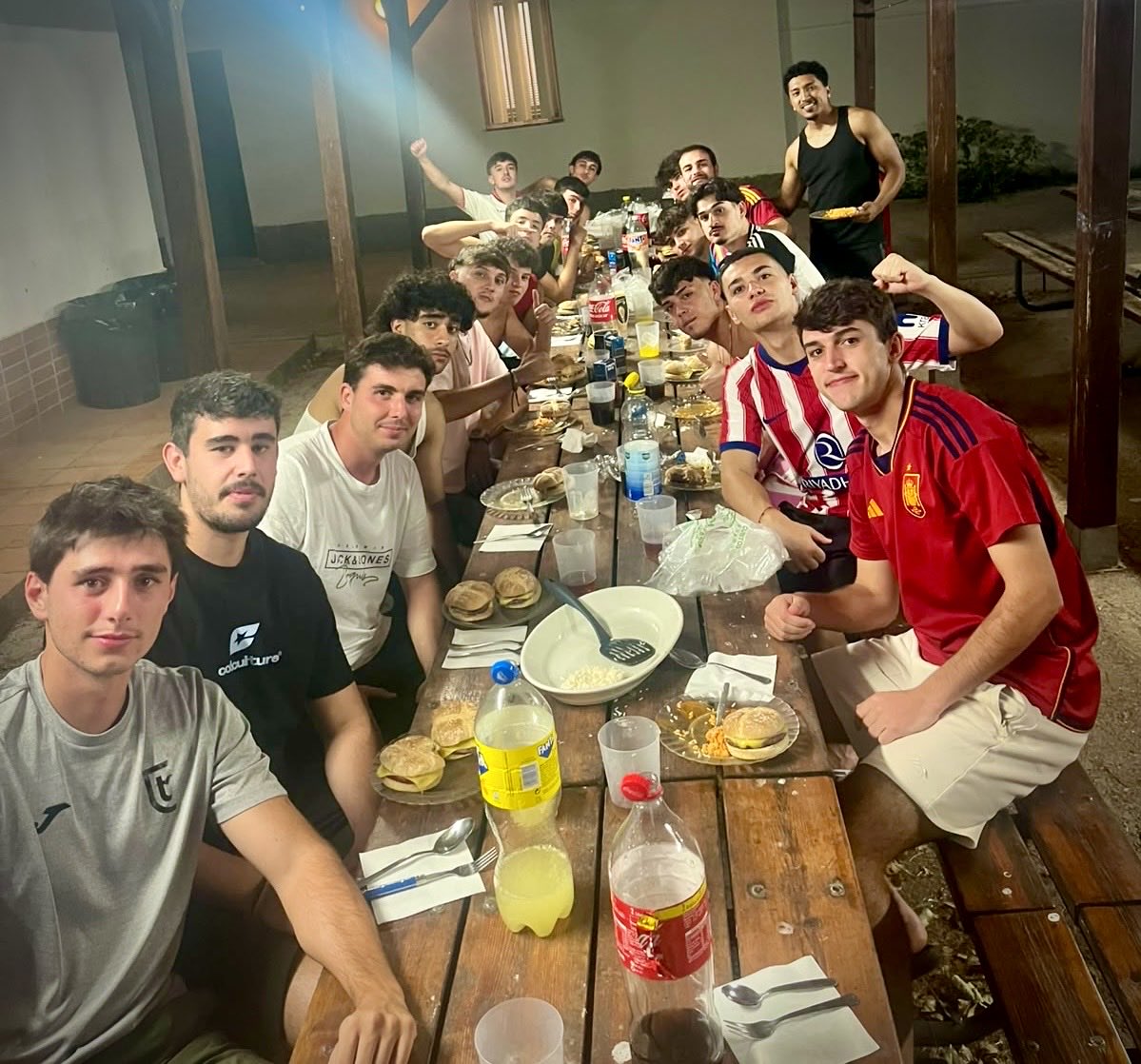 CDTajamarFutbol's tweet photo. CONVIVENCIA. La diferencia entre estar y pertenecer a un equipo. ⚪️🔴
Stage de pretemporada del Aficionado en Meco. #Tajamar #SentimientoDePertenencia #Familia https://t.co/mjXcliInIH