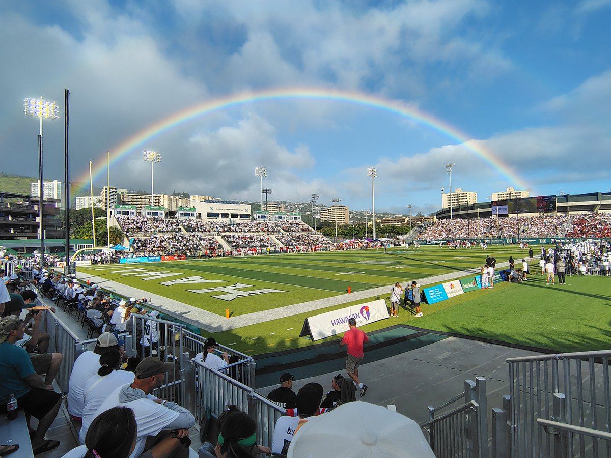 UHawkFan12's tweet photo. Hawaii vs. UNLV

No Golden 🍍 for us.

#HawaiiFB
@rainbowwrapup 
@HIsportsfans 
@waynekai 
@ryanwsiu https://t.co/E4xZYiLJRE