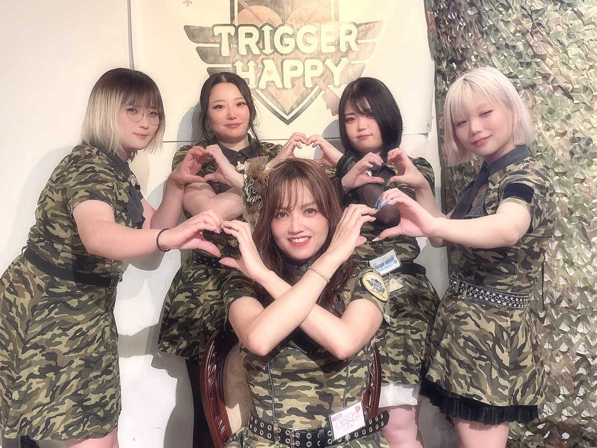 yumimania's tweet photo. 今日はトリパヒさんにて
可愛いお店のみんなとお揃いの衣装を着させてもらいました💓
待ってるおw https://t.co/yUTi5NwyEW