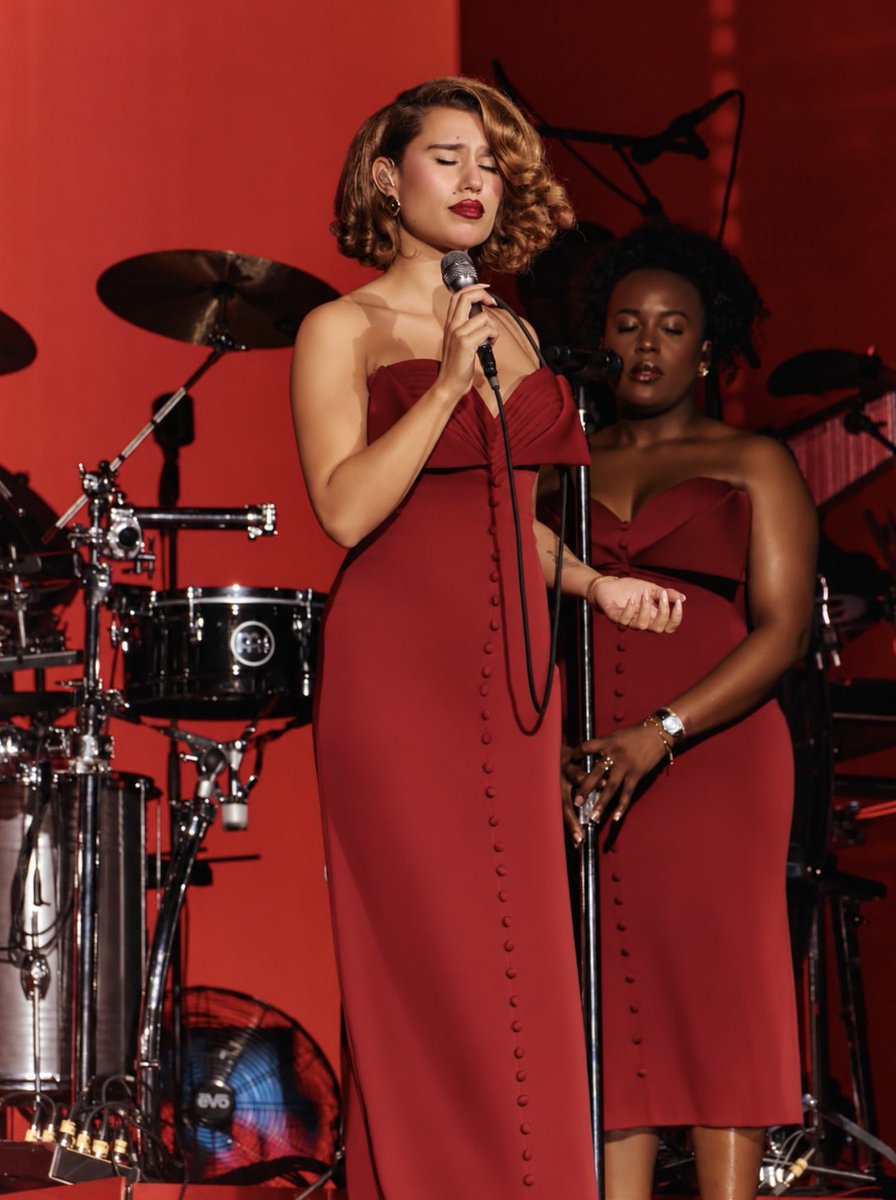 rayeinfos's tweet photo. Raye for "The Romantic Tour". 📸 https://t.co/osWQ5Rcw2R