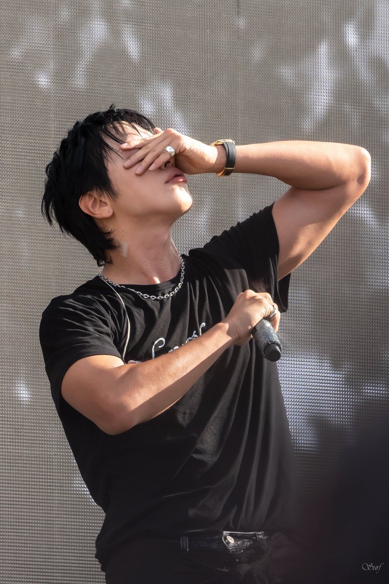 sweetieYH's tweet photo. 정신 뱀파이어가 또 물었네...🧛‍♂️ https://t.co/0mB7w2YV1L